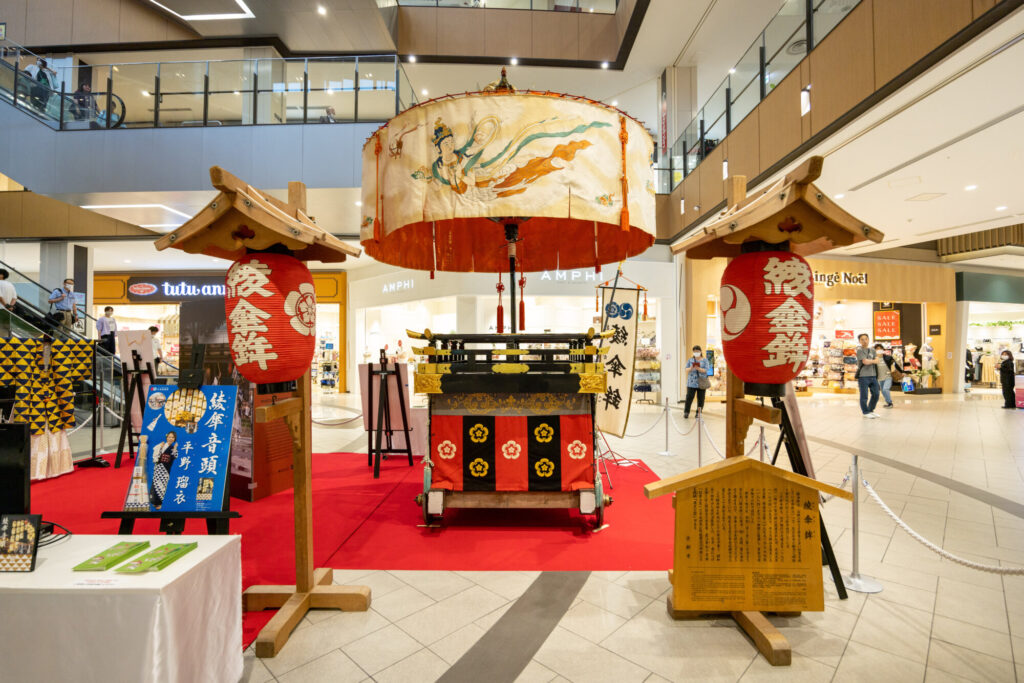 綾傘鉾 -綾傘鉾保存会- » Blog Archive » イオンモール京都桂川で綾傘鉾を出展しました